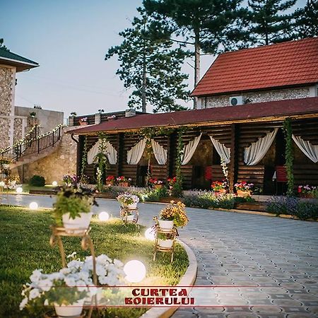 Curtea Boierului Hotel Peresecina 외부 사진
