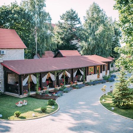 Curtea Boierului Hotel Peresecina 외부 사진
