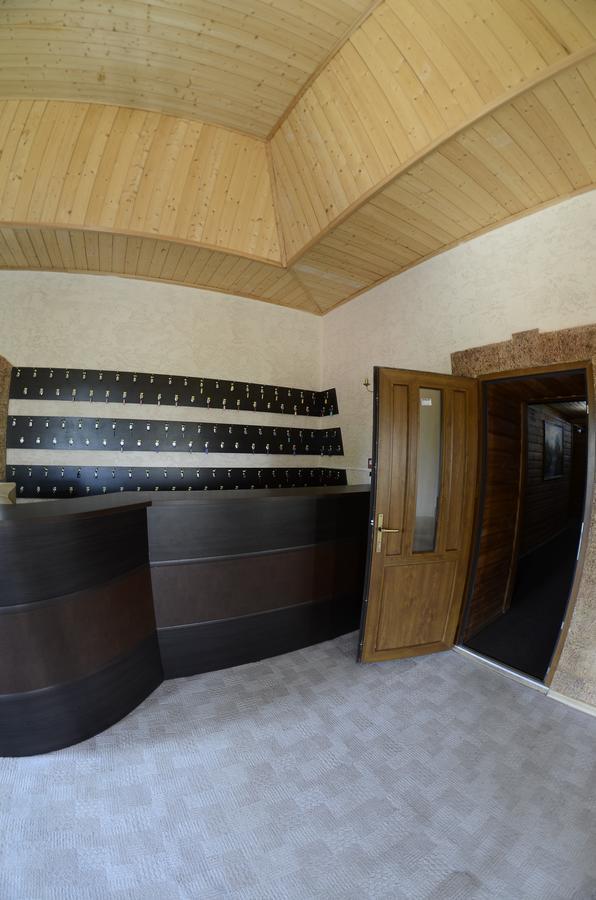 Curtea Boierului Hotel Peresecina 외부 사진