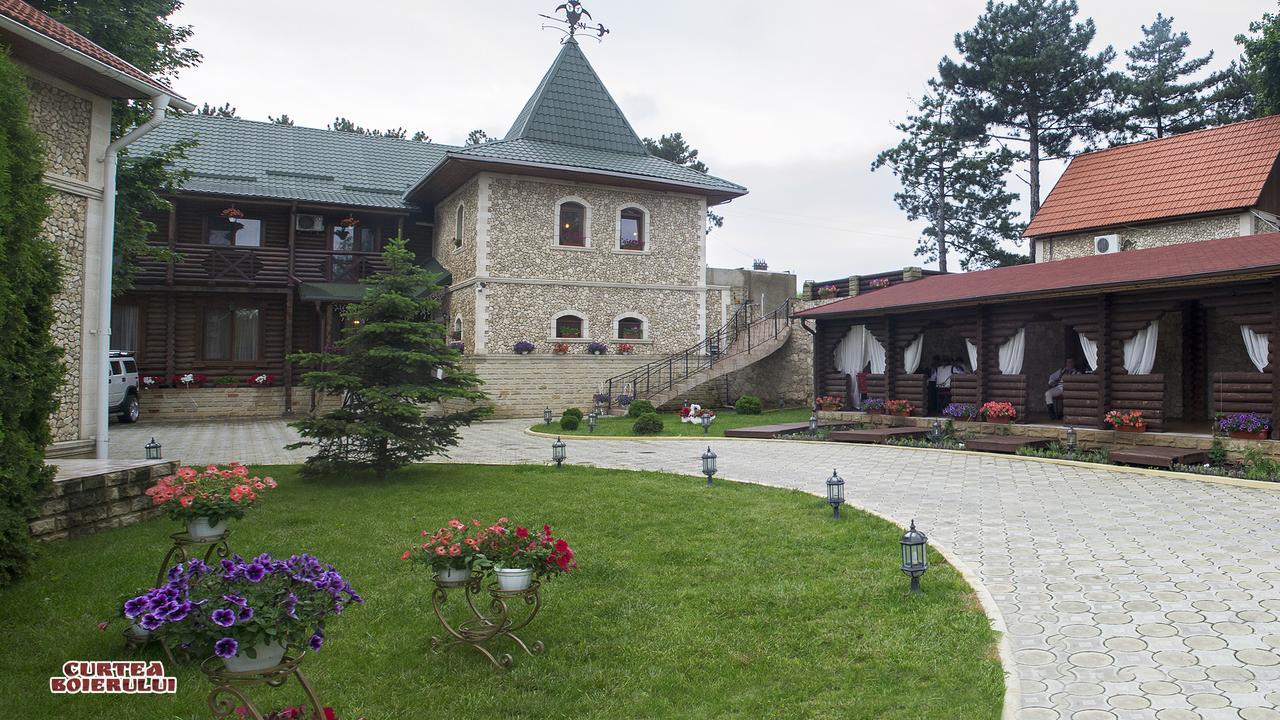 Curtea Boierului Hotel Peresecina 외부 사진