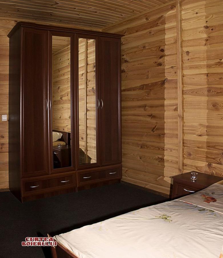 Curtea Boierului Hotel Peresecina 외부 사진