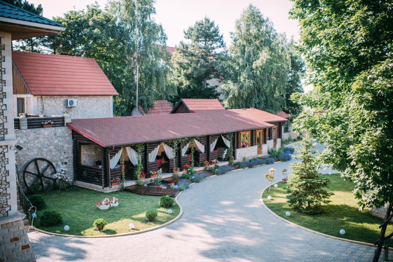 Curtea Boierului Hotel Peresecina 외부 사진